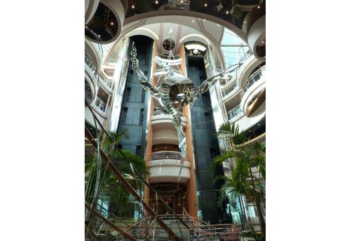 El impactante Centrum del buque